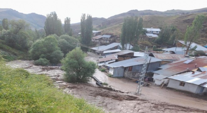 Oltu'da dereler taştı
